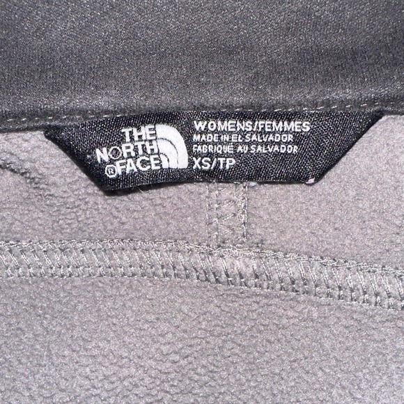 The North Face Women's Gray Ski Jacket with Pink Logo - Picture 5 of 5